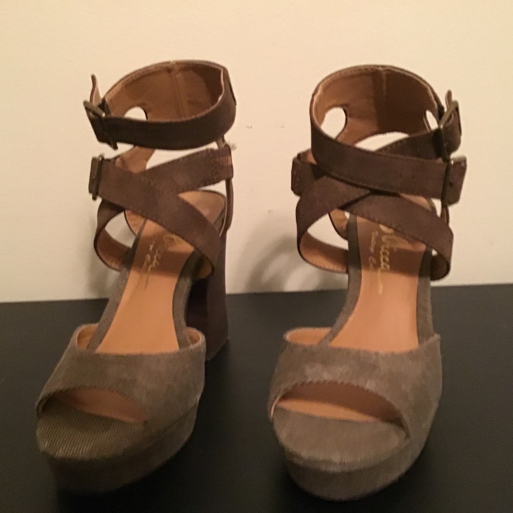 Women’s Sbicca Brown & Leather Sandals, Size 6